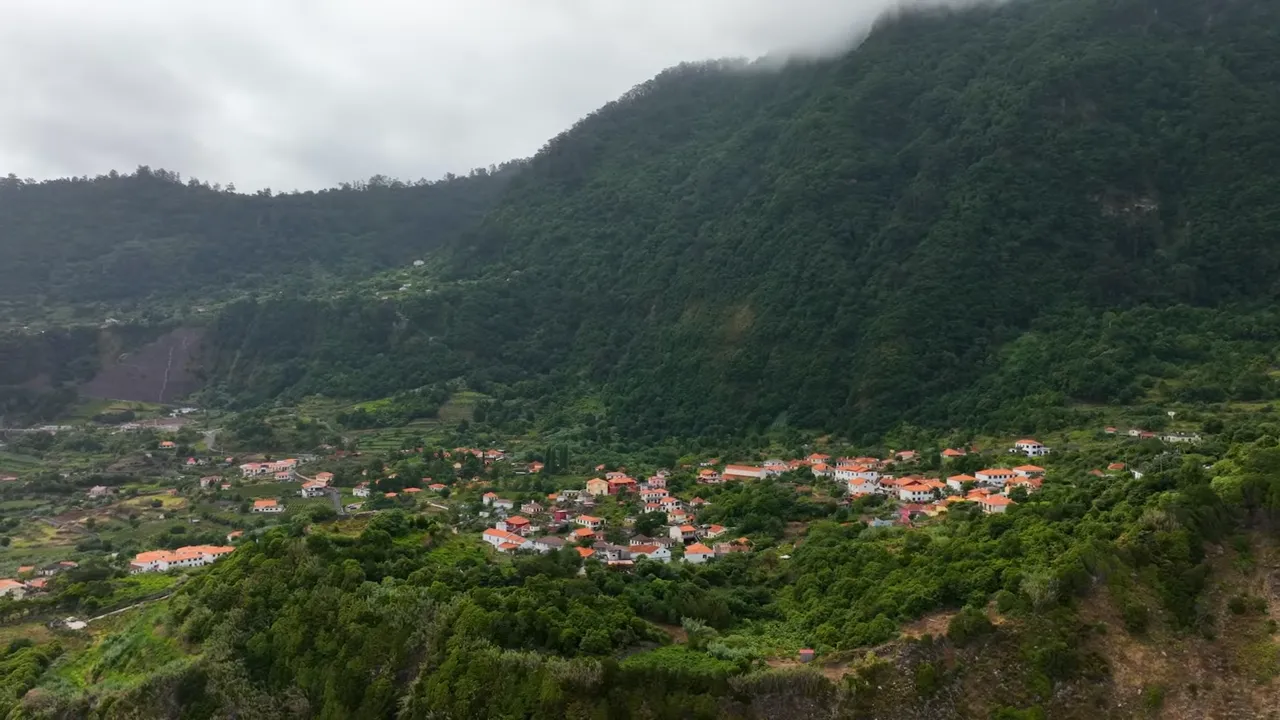 Arco de São Jorge: A Picturesque Village Amidst Majestic Mountains